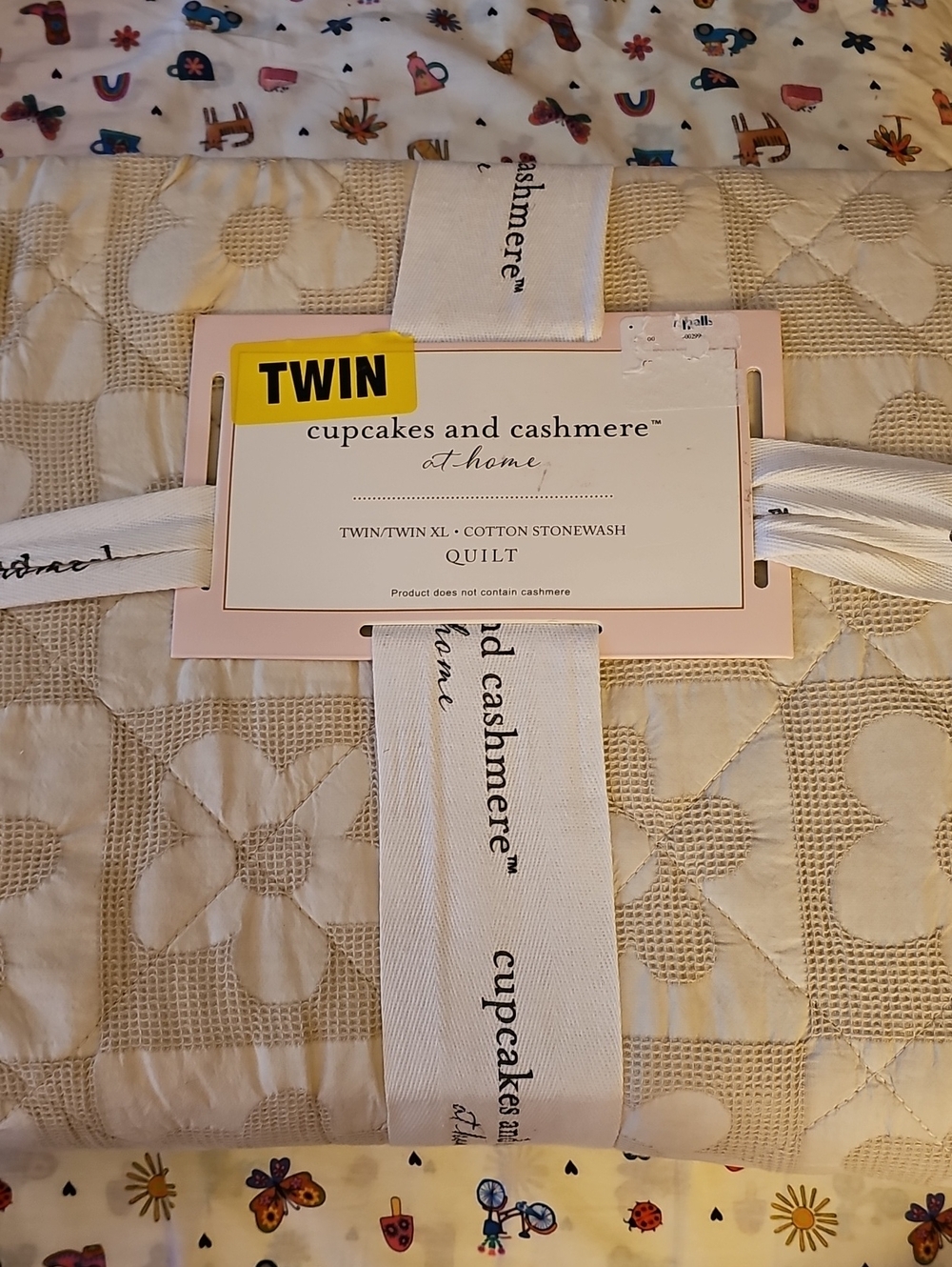 cupcakes & cashmere Cream Cotton Stonewash Quilt with Floral Quilt Pattern